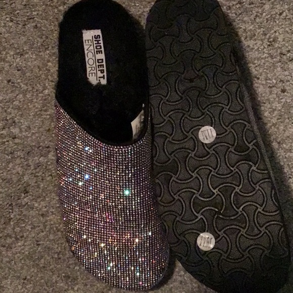 Slippers - Picture 3 of 3